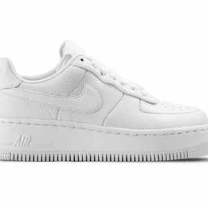 NIKE air force 1 upstep prm' VS 'REEBOK 