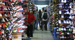 a donde prefieres ir a comprar zapatos/ zapatillas baratas, a Polvos Azules  o a Gamarra? | Toluna